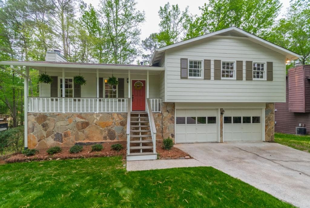 3 bedroom, 1,540 sq ft single family residence sold at 6949 Lakeview Lane, Atlanta, GA 30360