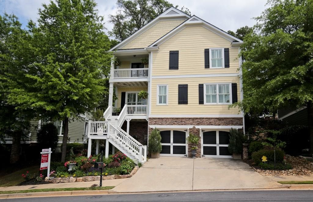 5 bedroom, 3,009 sq ft single family residence sold at 1643 Duncan Drive, Atlanta, GA 30318