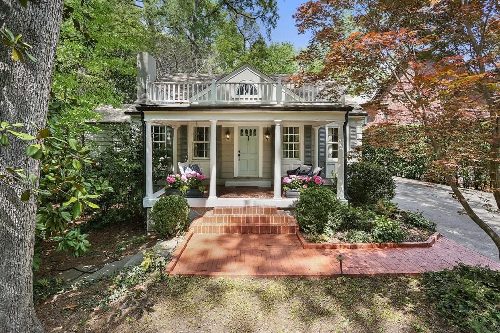 3 bedroom, 2,004 sq ft single family residence sold at 4379 W Club Drive, Atlanta, GA 30319