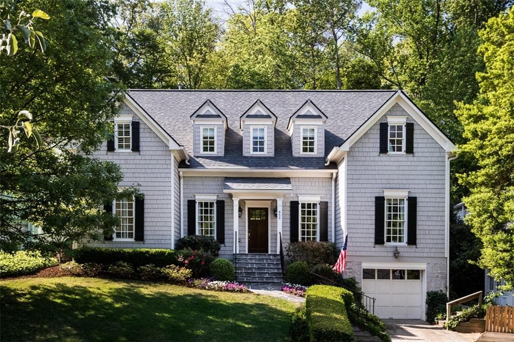 4 bedroom, 3,400 sq ft single family residence sold at 652 Longwood Drive, Atlanta, GA 30305
