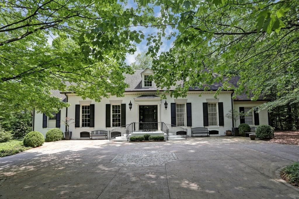5 bedroom, 5,726 sq ft single family residence sold at 3375 Valley Road, Atlanta, GA 30305