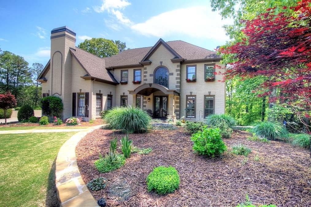 6 bedroom, 4,144 sq ft single family residence sold at 485 Thornwyck Trail, Roswell, GA 30076