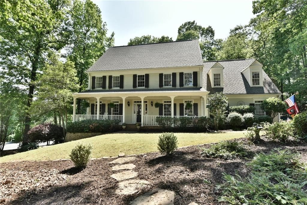5 bedroom, 4,432 sq ft single family residence sold at 8965 Laurel Way, Johns Creek, GA 30022
