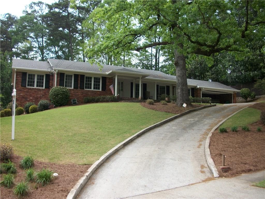 4 bedroom, 2,882 sq ft single family residence sold at 1008 Castle Falls Drive, Atlanta, GA 30329