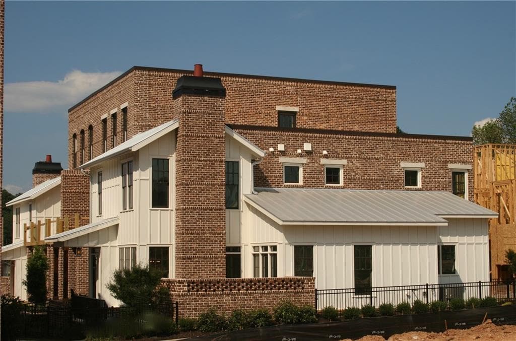 4 bedroom, 2,277 sq ft townhouse sold at 1847 Brooks Drive 110, Atlanta, GA 30318