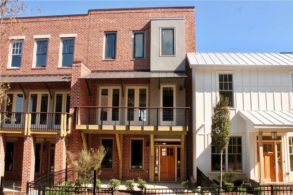 3 bedroom, 2,350 sq ft townhouse sold at 1914 Kings Cross 105, Atlanta, GA 30318