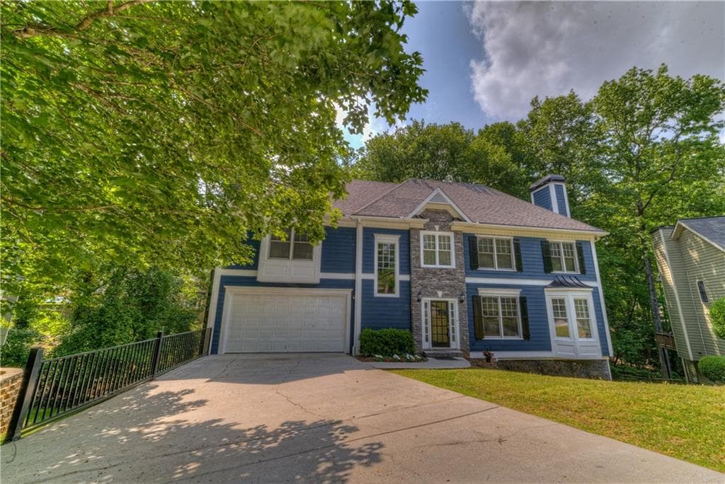 5 bedroom, 2,429 sq ft single family residence sold at 350 Spindletree Trace, Roswell, GA 30076