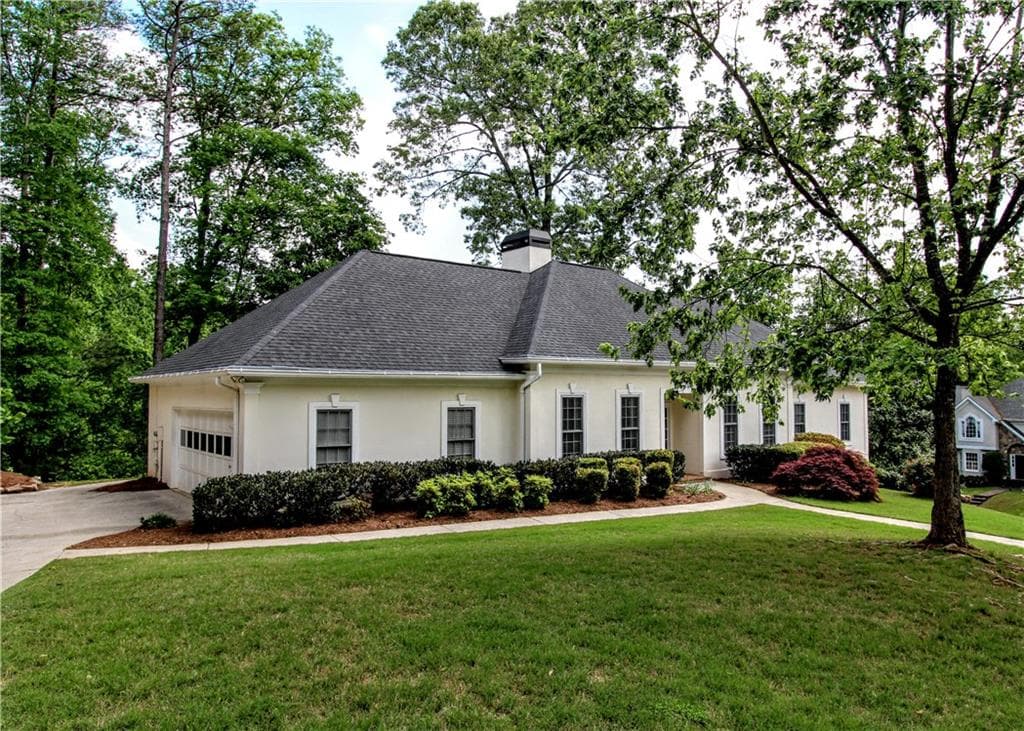 5 bedroom, 2,875 sq ft single family residence sold at 1550 Bristol Oaks Drive, Roswell, GA 30075