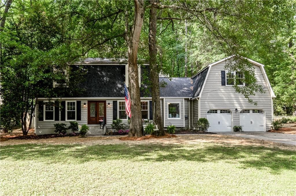 5 bedroom, 2,874 sq ft single family residence sold at 795 E Hembree Crossing, Roswell, GA 30076