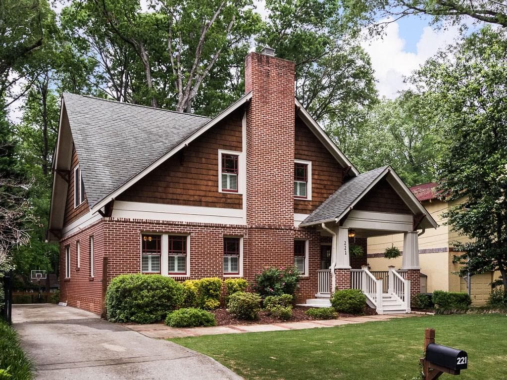 5 bedroom, 3,386 sq ft single family residence sold at 221 Oak Lane, Decatur, GA 30030