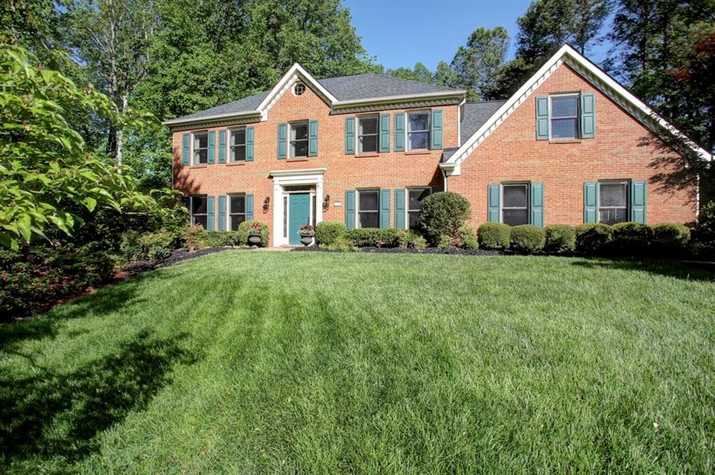 4 bedroom, 3,203 sq ft single family residence sold at 4682 Glenforest Drive, Roswell, GA 30075