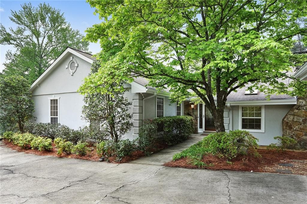 880 Hillwood Drive, Marietta, GA 30068 — most recent listing photo