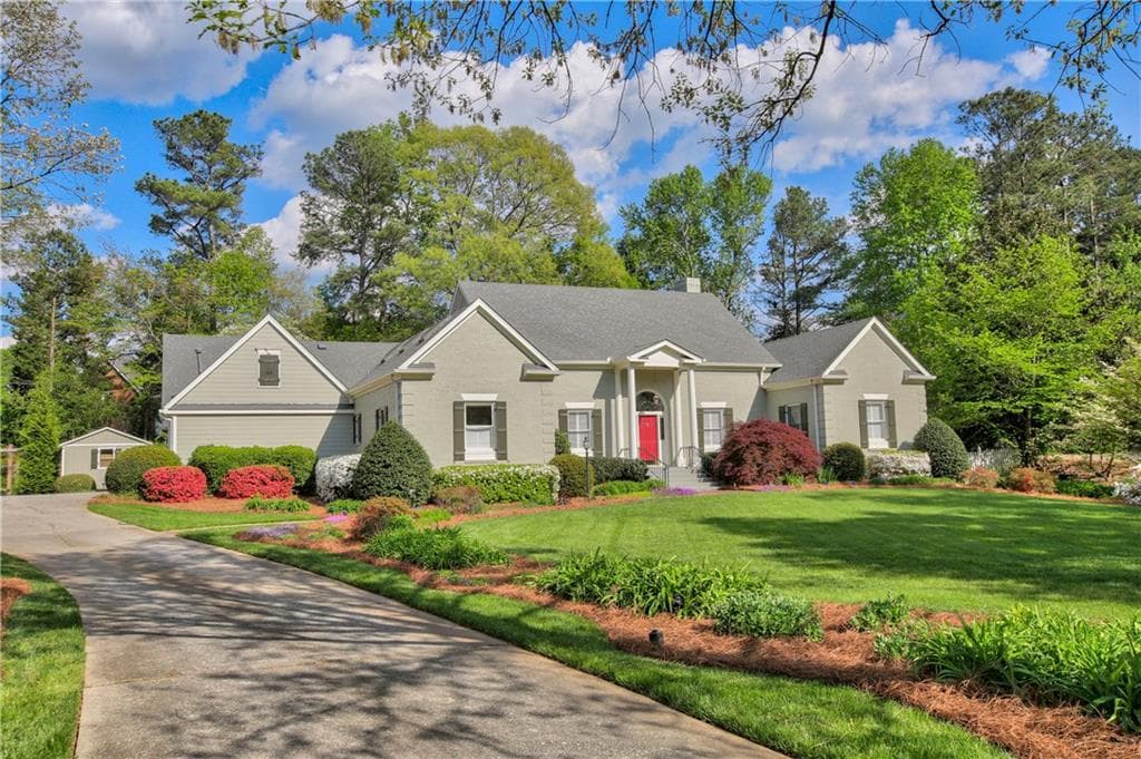 4 bedroom, 4,037 sq ft single family residence sold at 135 Ottwood Court, Roswell, GA 30075