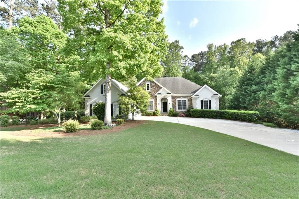 4 bedroom, 3,647 sq ft single family residence sold at 4670 Hamptons Club Drive, Alpharetta, GA 30004
