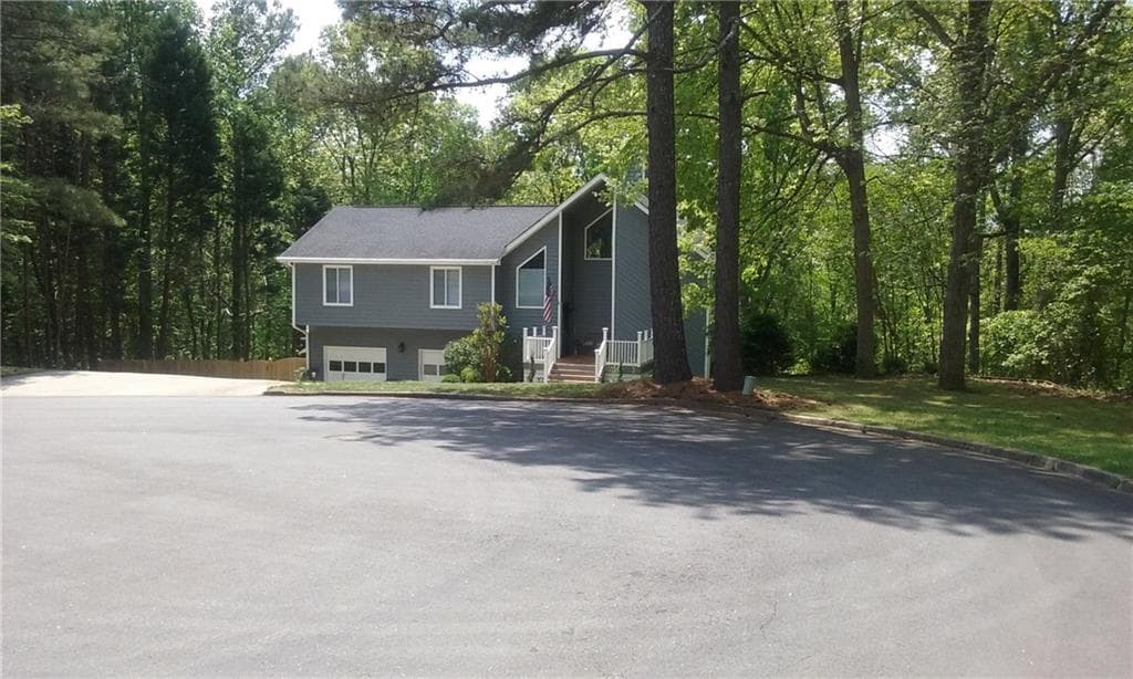 550 Roswell Farms Road, Roswell, GA 30075 — most recent listing photo
