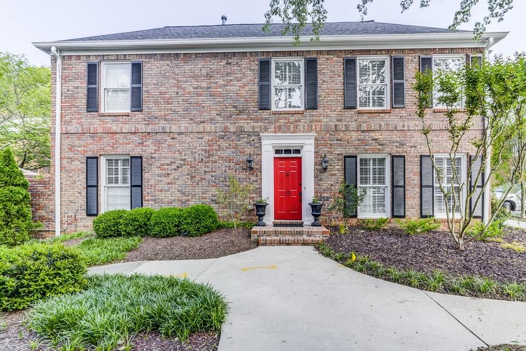 3 bedroom, 2,178 sq ft condominium sold at 12 Kings Walk, Atlanta, GA 30307