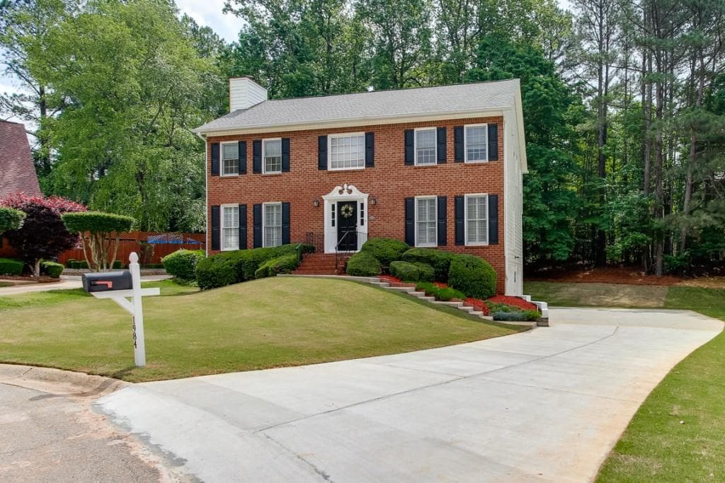 4 bedroom, 2,729 sq ft single family residence sold at 1984 Canfield Glen, Lawrenceville, GA 30044