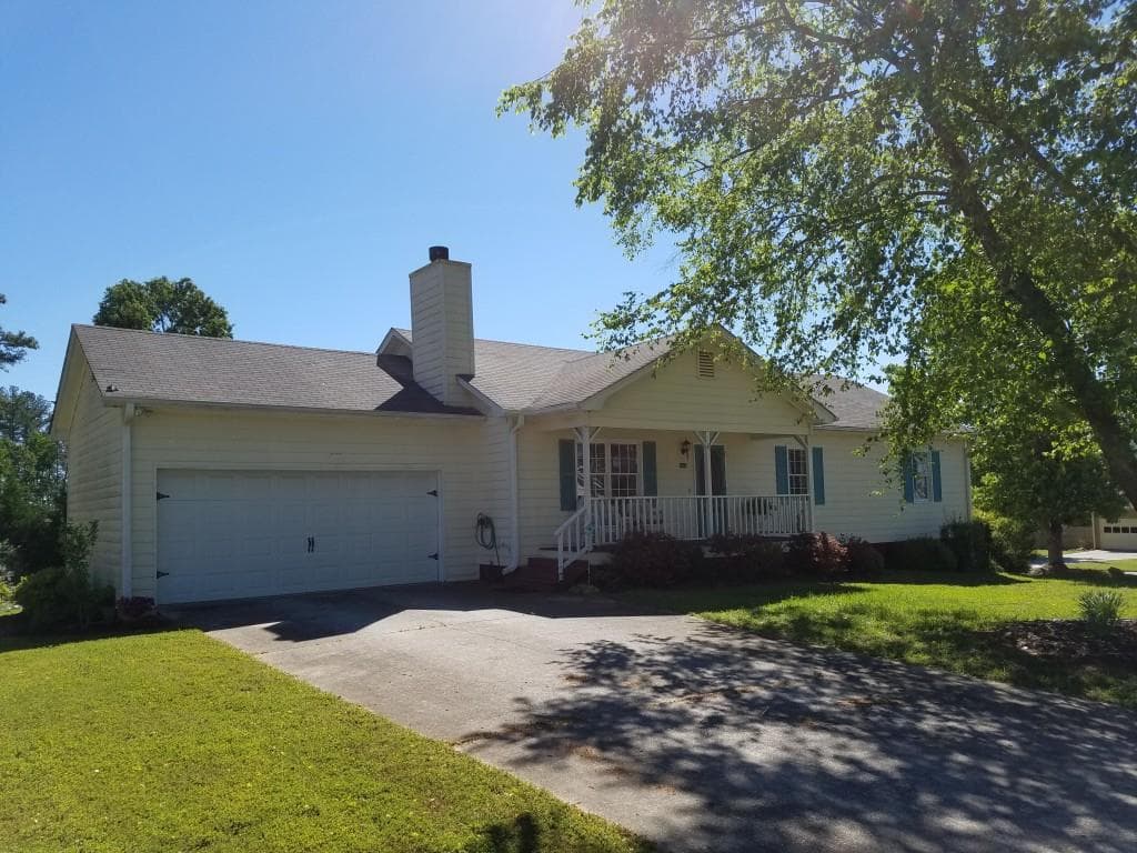 3 bedroom, 1,416 sq ft single family residence sold at 2810 Crystal Brooke Lane, Snellville, GA 30078