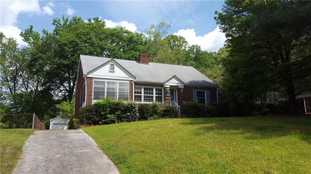 3 bedroom, 1,600 sq ft single family residence sold at 1328 Briarwood Drive, Atlanta, GA 30306