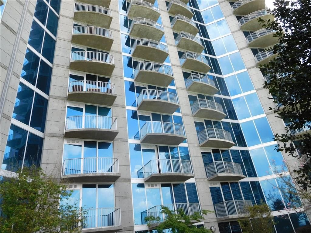2 bedroom, 1,200 sq ft condominium sold at 400 W PEACHTREE Street 2901, Atlanta, GA 30308