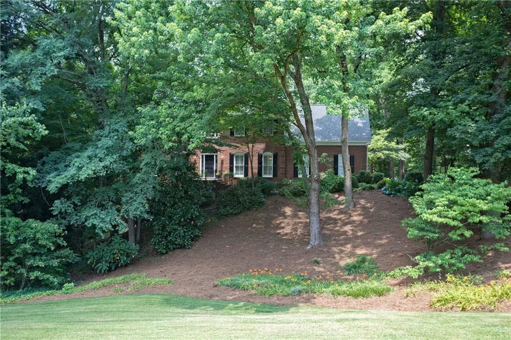 995 Riverside Trace, Sandy Springs, GA 30328 — most recent listing photo