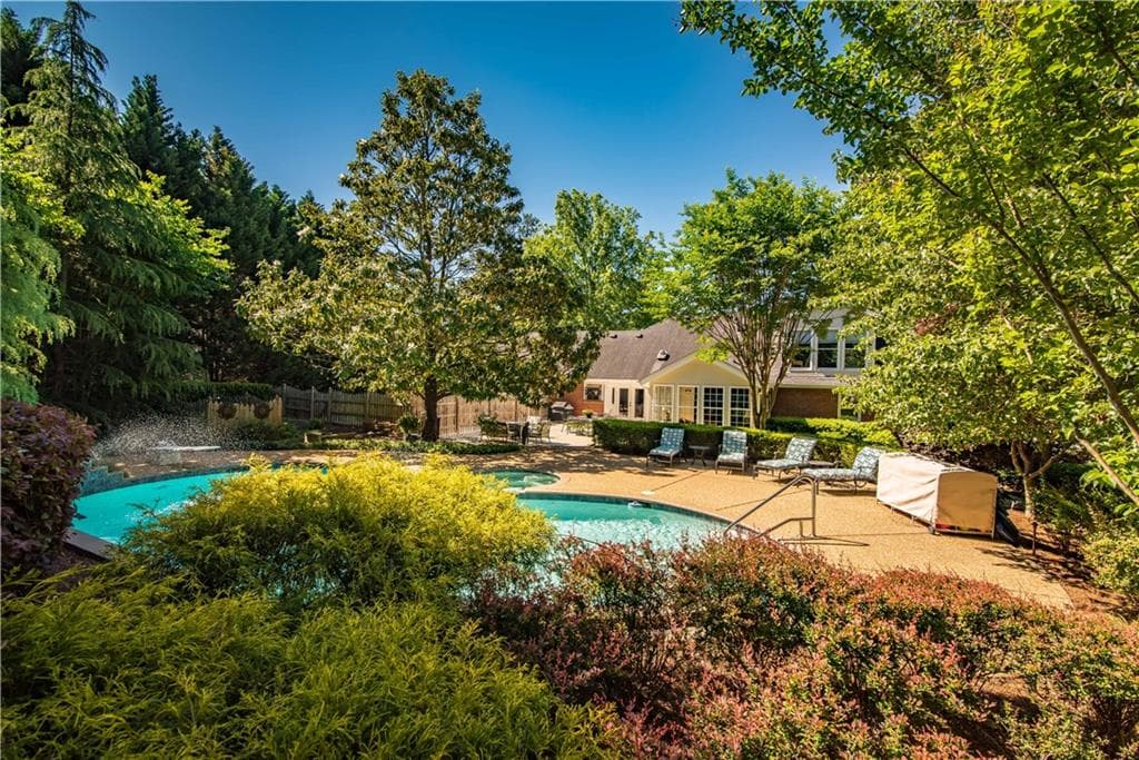 5 bedroom, 6,789 sq ft single family residence sold at 185 Kiveton Park Drive, Roswell, GA 30075