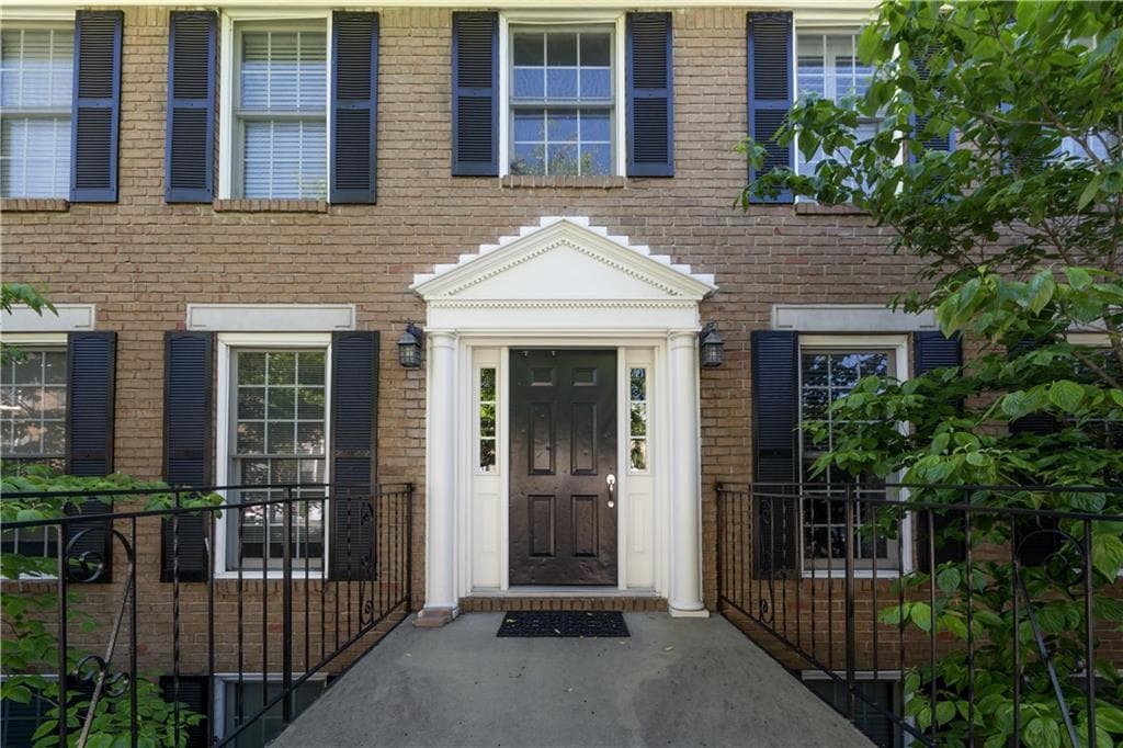 2 bedroom, 1,050 sq ft condominium sold at 1101 Collier Road Q1, Atlanta, GA 30318