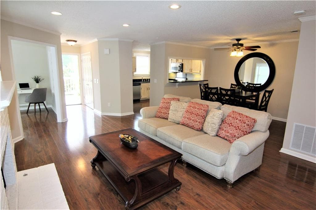911 Hollyfax Circle, Sandy Springs, GA 30328 — most recent listing photo