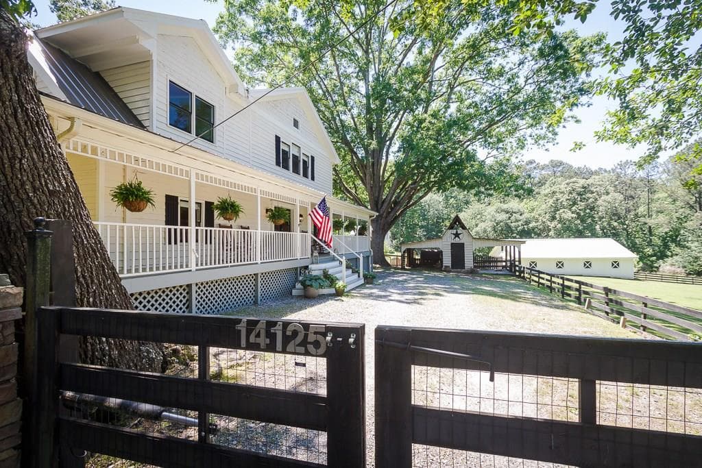 5 bedroom, 4,261 sq ft single family residence sold at 14125 Phillips Circle, Milton, GA 30004