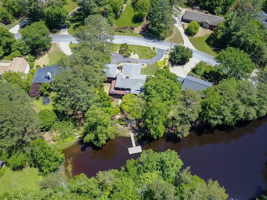 5 bedroom, 2,578 sq ft single family residence sold at 9430 River Lake Drive, Roswell, GA 30075