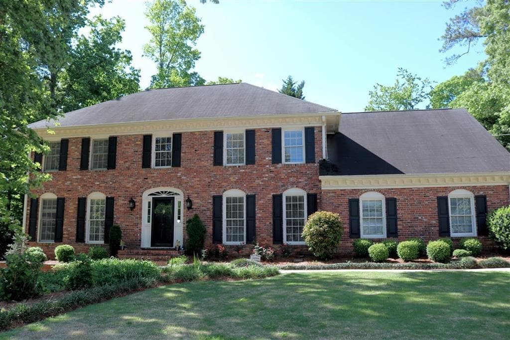 5 bedroom, 4,075 sq ft single family residence sold at 5098 Shadow Glen Court, Dunwoody, GA 30338