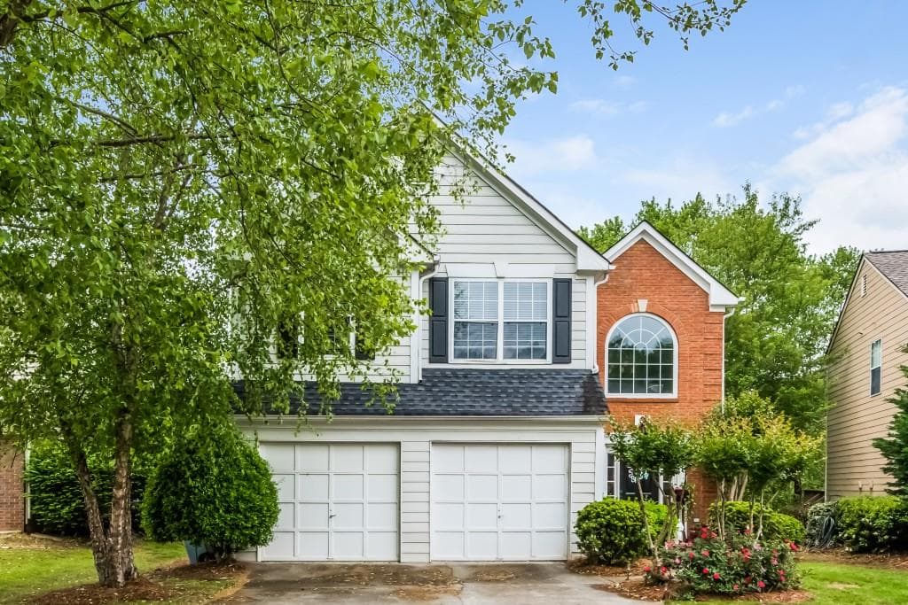 3 bedroom, 1,629 sq ft single family residence sold at 1195 Crabapple Lake Circle, Roswell, GA 30076