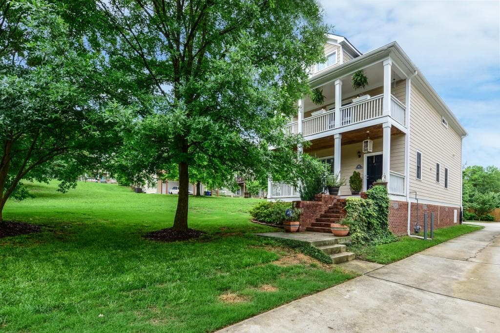 3 bedroom, 2,016 sq ft single family residence sold at 865 Fraser Street, Atlanta, GA 30315