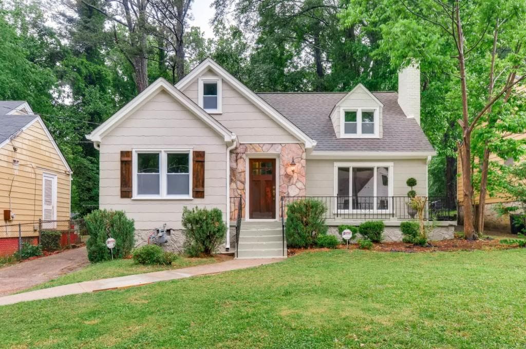 4 bedroom, 2,012 sq ft single family residence sold at 1749 Alvarado Terrace, Atlanta, GA 30310
