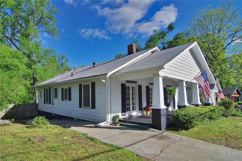 2 bedroom, 1,350 sq ft single family residence sold at 88 Lakeview Drive, Atlanta, GA 30317