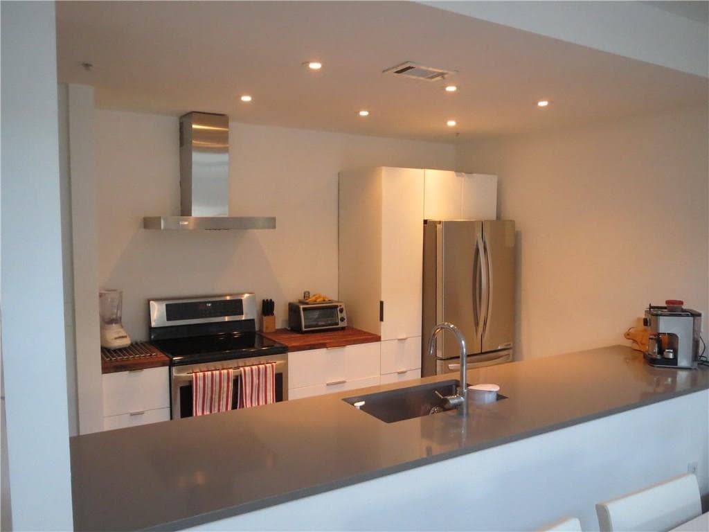 1074 Peachtree Walk B518, Atlanta, GA 30309 — most recent listing photo