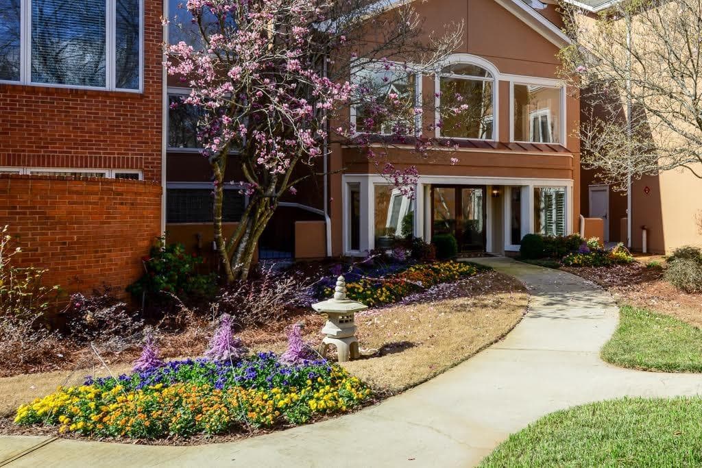 5328 Brooke Ridge Drive, Dunwoody, GA 30338 — most recent listing photo