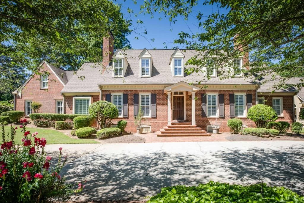 6 bedroom, 4,313 sq ft single family residence sold at 1550 Misty Oaks Drive, Atlanta, GA 30350