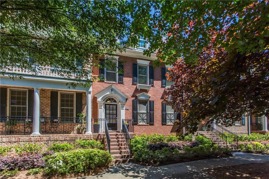 4 bedroom, 2,400 sq ft townhouse sold at 5704 Fairmont Trace 5704, Roswell, GA 30075