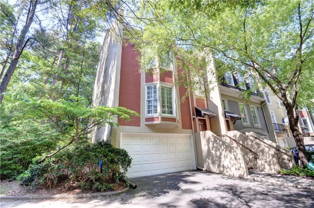 3 bedroom, 2,050 sq ft townhouse sold at 1 Peachtree Battle Court 8, Atlanta, GA 30305