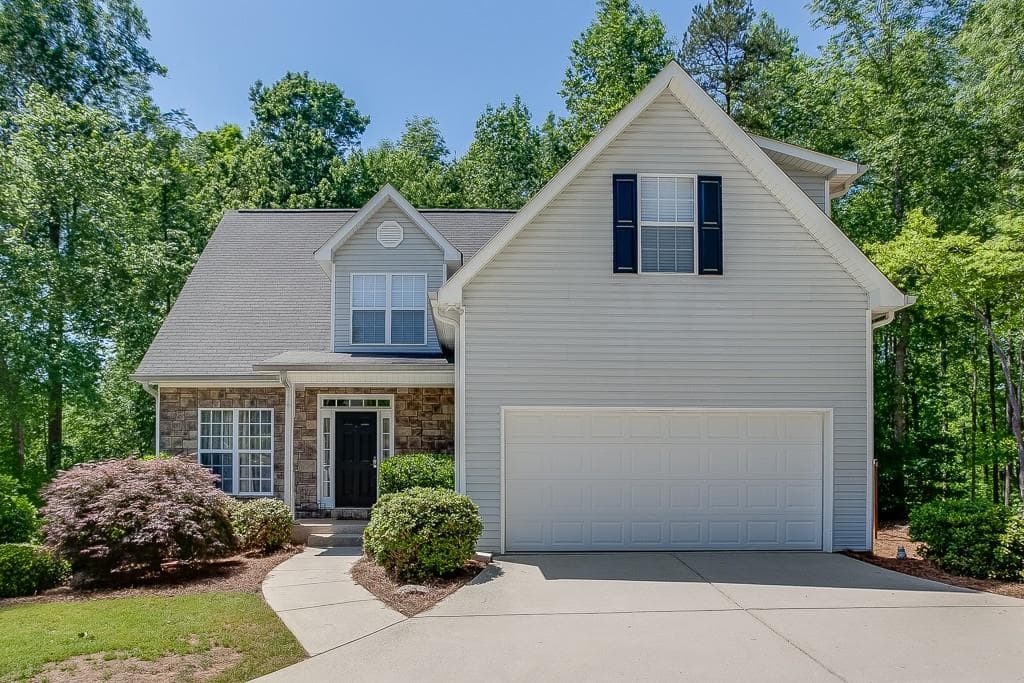 3 bedroom, 2,140 sq ft single family residence sold at 4606 ENFIELD Drive, Gainesville, GA 30506