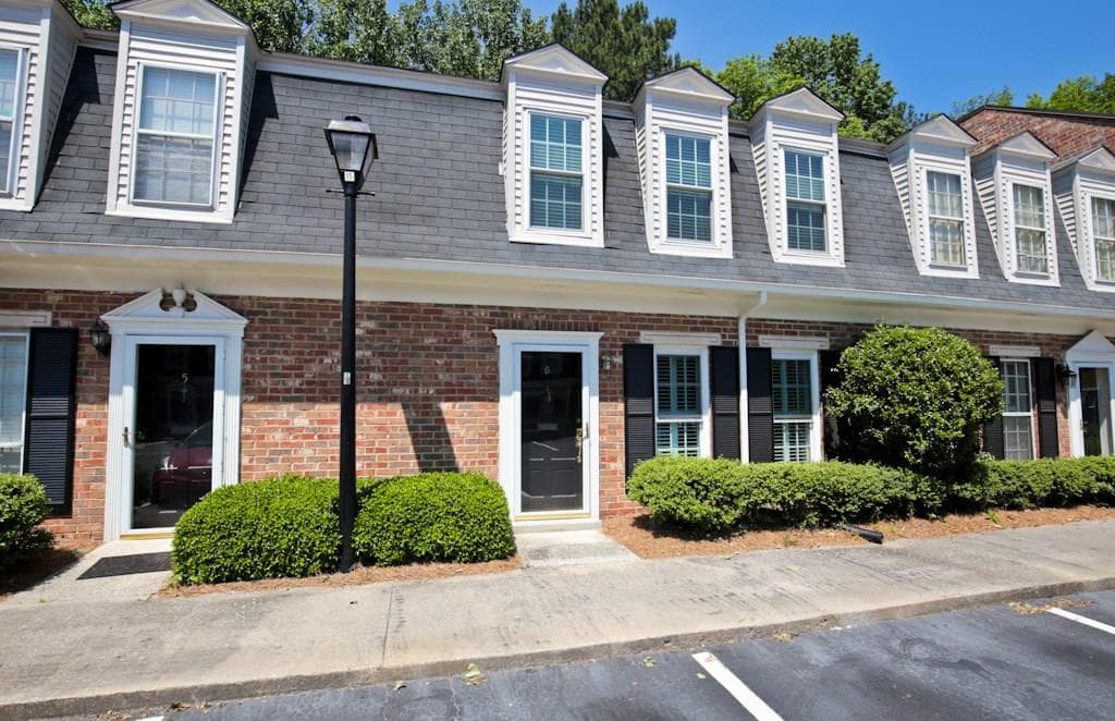 2 bedroom, 1,320 sq ft townhouse sold at 6 Valley Forge Place, Atlanta, GA 30318