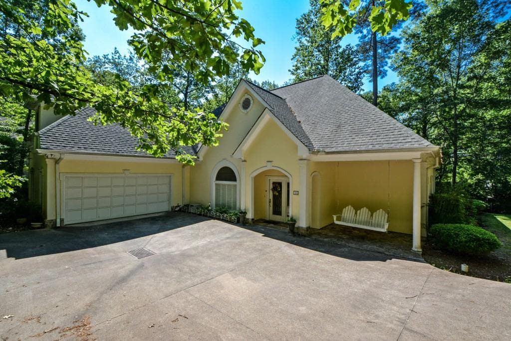 4 bedroom, 2,370 sq ft single family residence sold at 124 Thrush Drive, Roswell, GA 30075