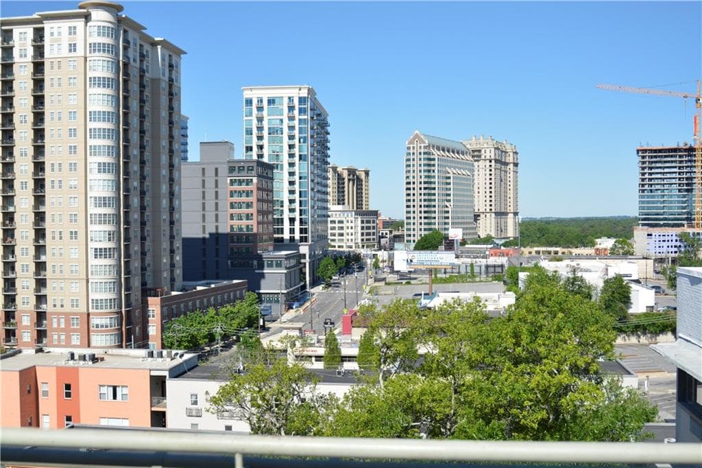 1 bedroom, 410 sq ft condominium sold at 374 E Paces Ferry Road 413, Atlanta, GA 30305