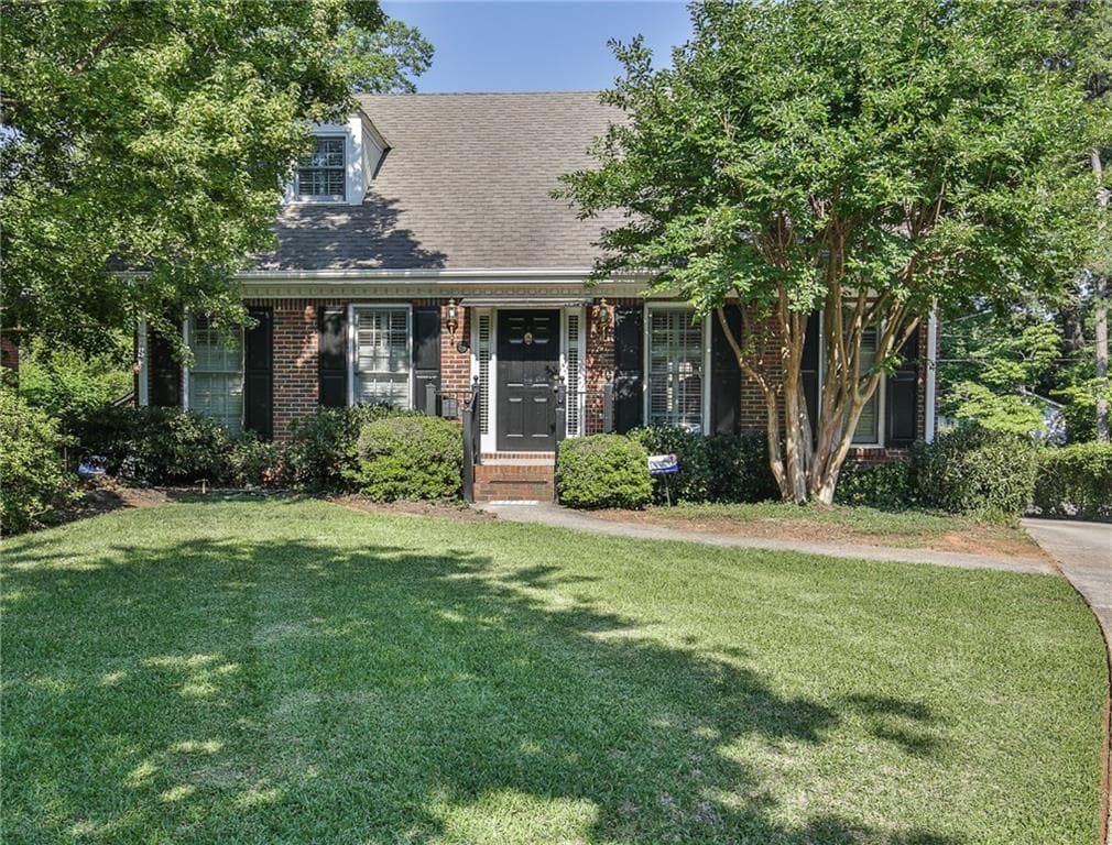 3 bedroom, 1,648 sq ft single family residence sold at 34 Clarendon Avenue, Avondale Estates, GA 30002