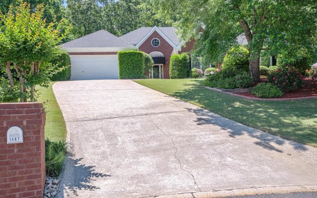 3 bedroom, 2,990 sq ft single family residence sold at 1487 Hadaway Trail, Lawrenceville, GA 30043