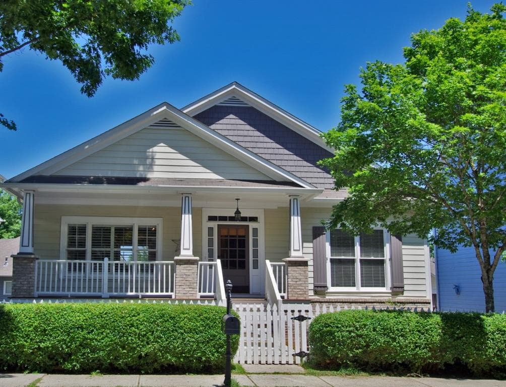 5 bedroom, 2,200 sq ft single family residence sold at 2105 Wood Trail, Atlanta, GA 30318
