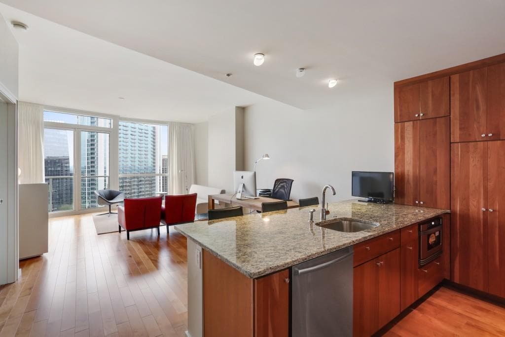 1 bedroom, 930 sq ft condominium sold at 3325 Piedmont Road 1910, Atlanta, GA 30305