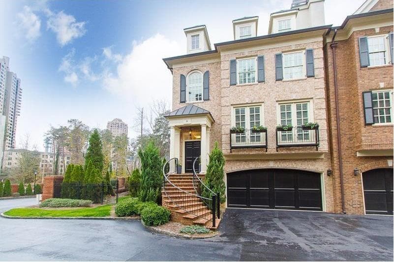 4 bedroom townhouse sold at 3475 Roxboro Place 8, Atlanta, GA 30326