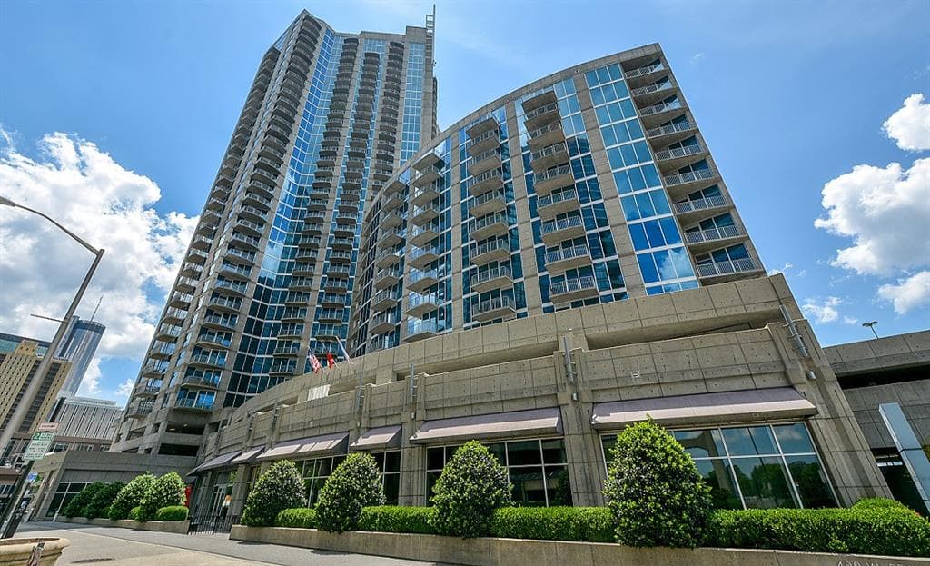 2 bedroom, 1,128 sq ft condominium sold at 400 W Peachtree Street 3504, Atlanta, GA 30308
